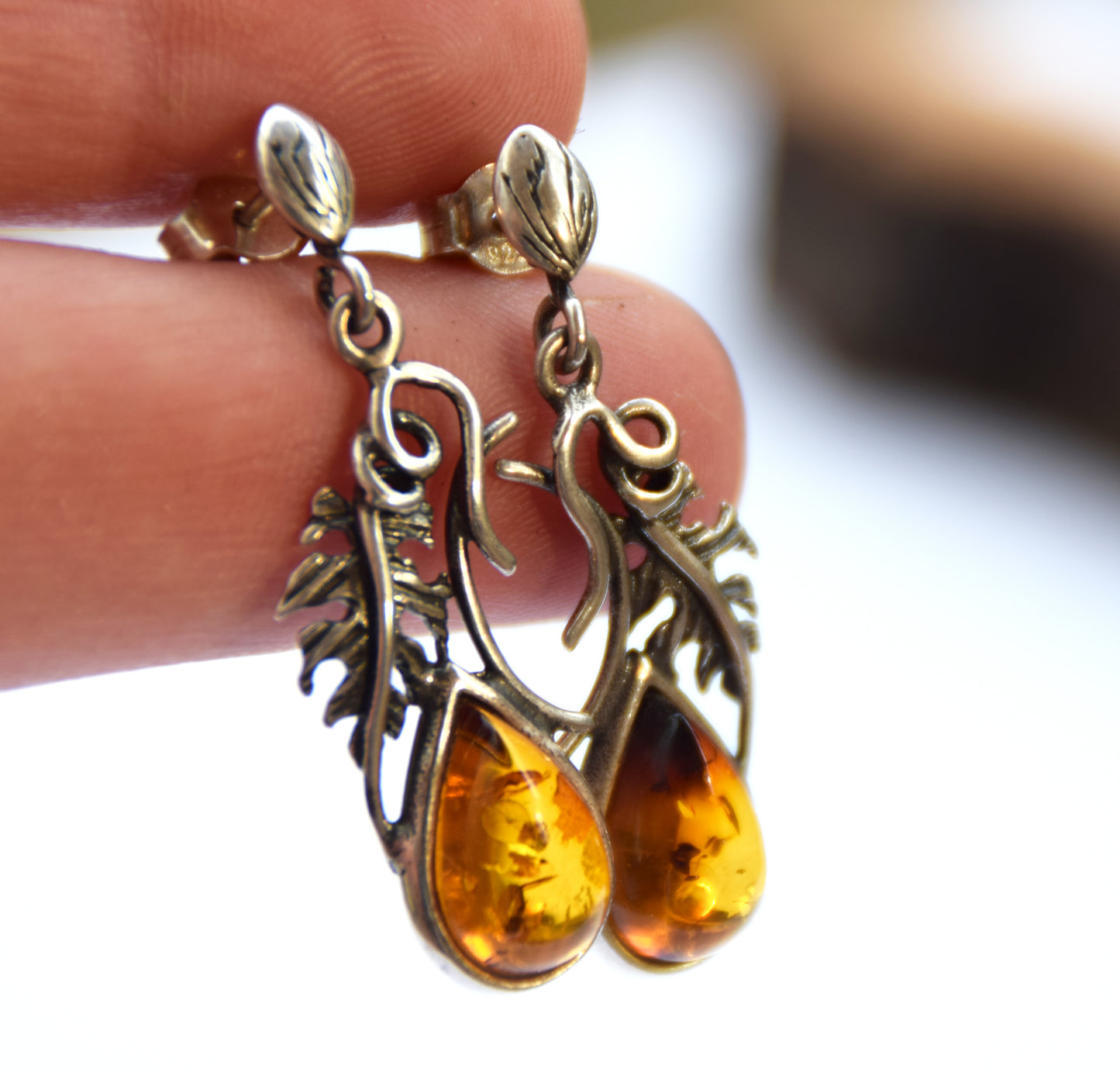 Classici orecchini stile vintage in Ambra naturale color cognac e Argento 925, MJ Baltica, BK254