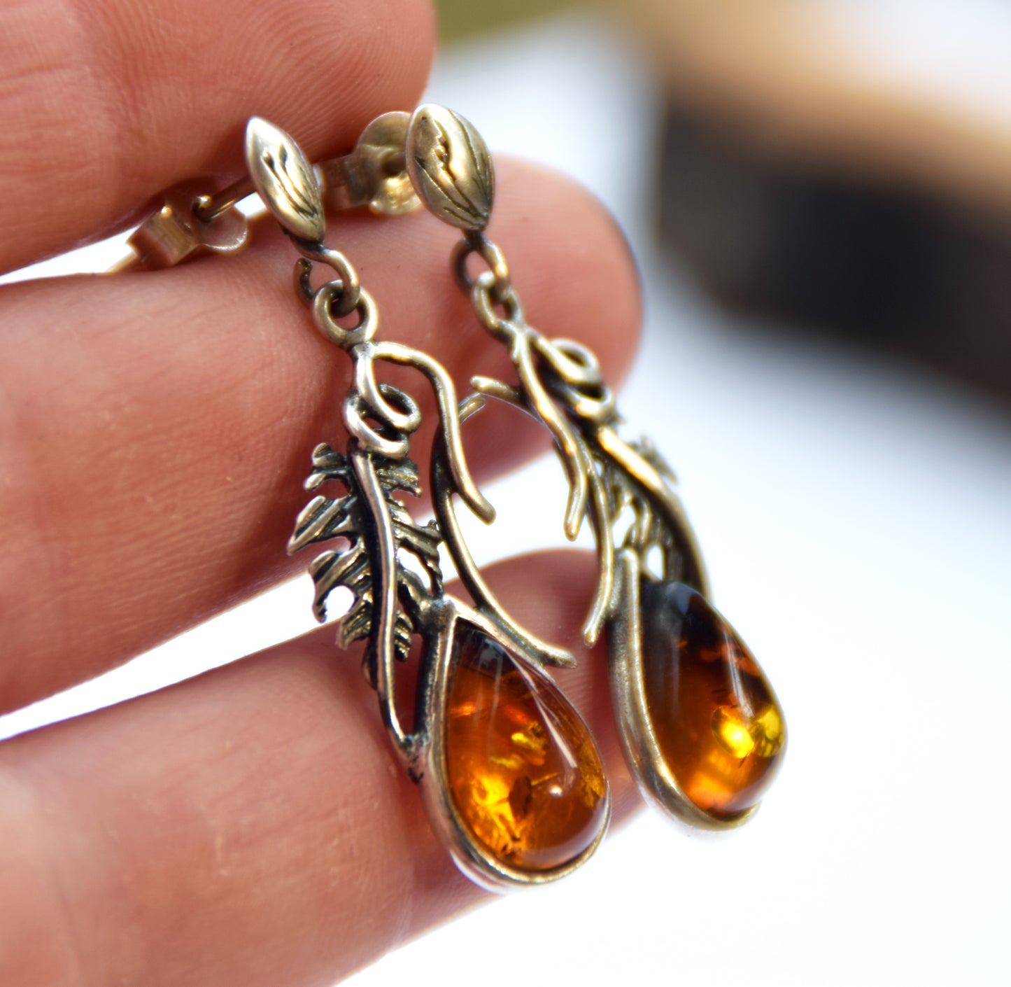 Classici orecchini stile vintage in Ambra naturale color cognac e Argento 925, MJ Baltica, BK254