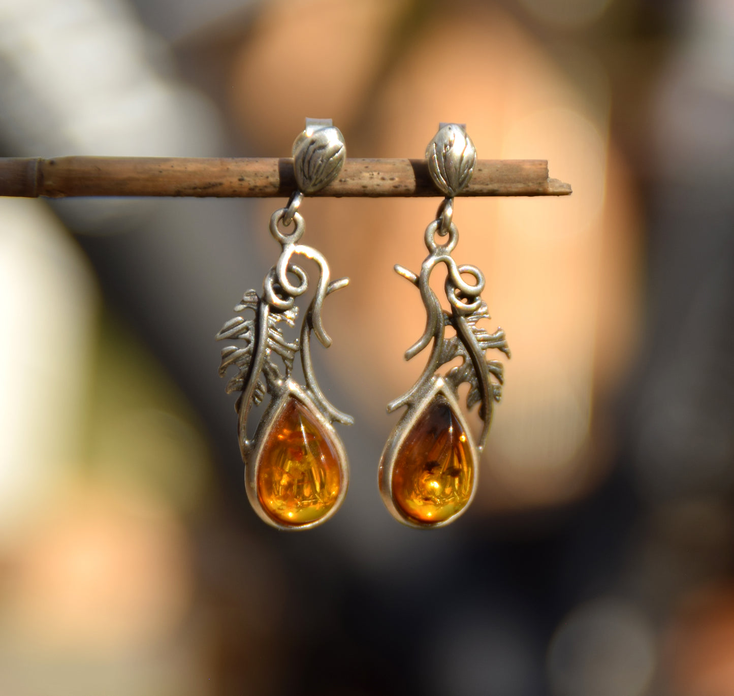 Classici orecchini stile vintage in Ambra naturale color cognac e Argento 925, MJ Baltica, BK254