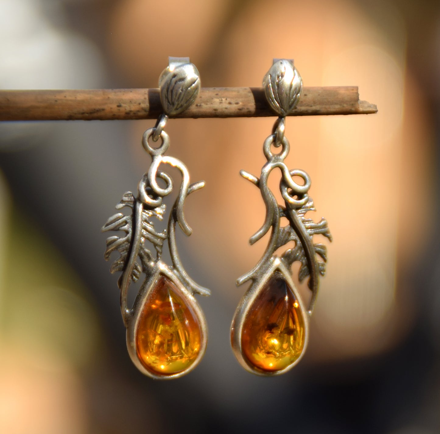 Classici orecchini stile vintage in Ambra naturale color cognac e Argento 925, MJ Baltica, BK254