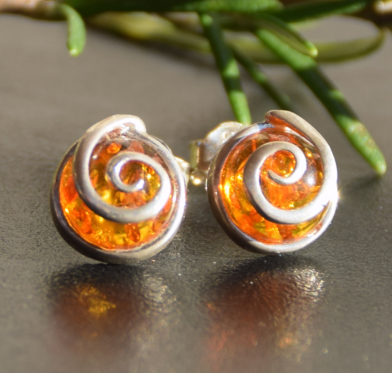 Runde Ohrringe aus naturfarbenem Cognac-Bernstein und 925er Silber, MJ Baltica, BK237