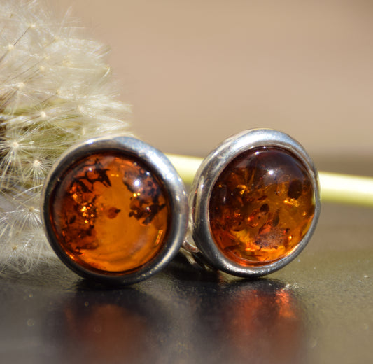Round clip-on stud earrings with natural brown Amber in 925 Sterling Silver, MJ Baltica, BKK001