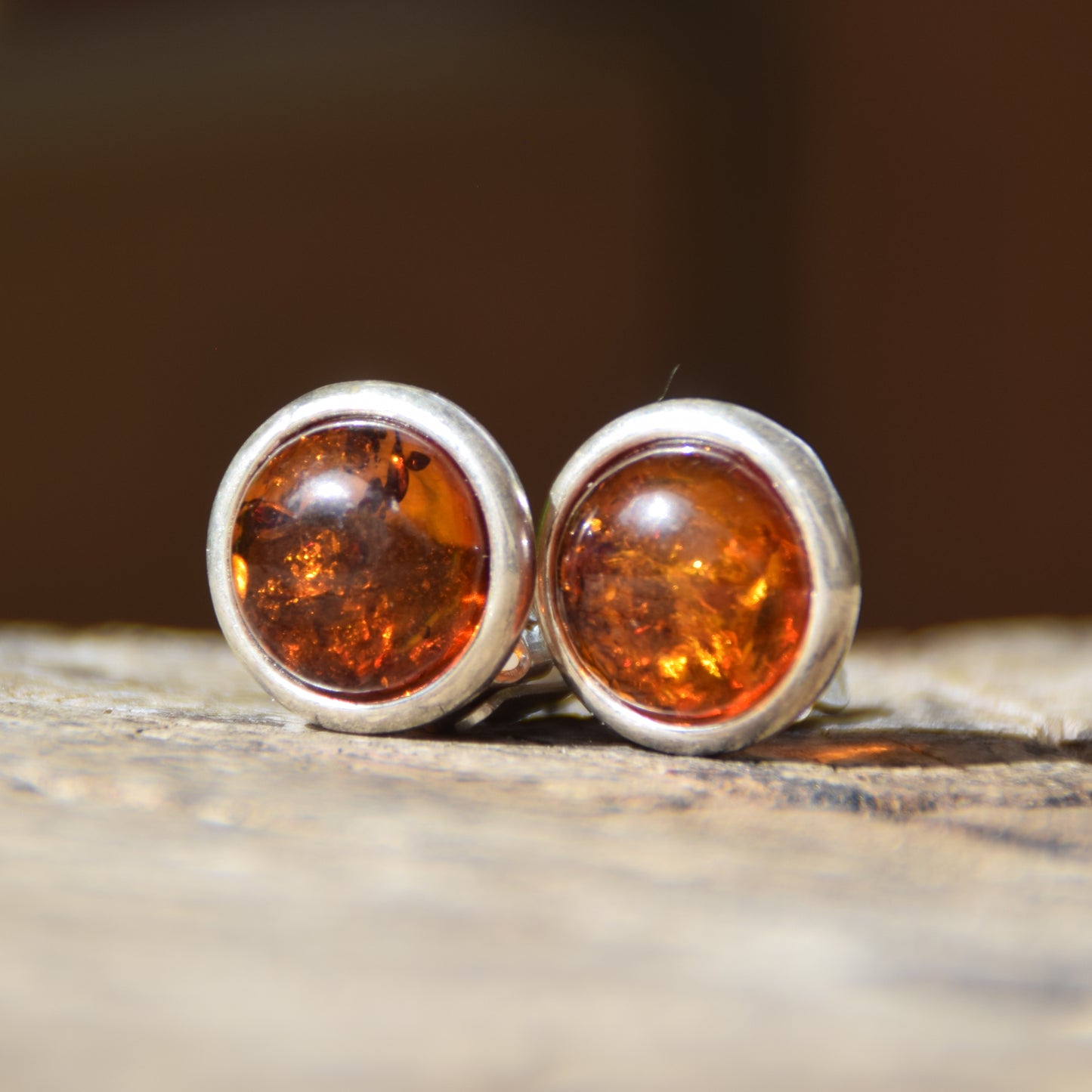 Round clip-on stud earrings with natural brown Amber in 925 Sterling Silver, MJ Baltica, BKK001