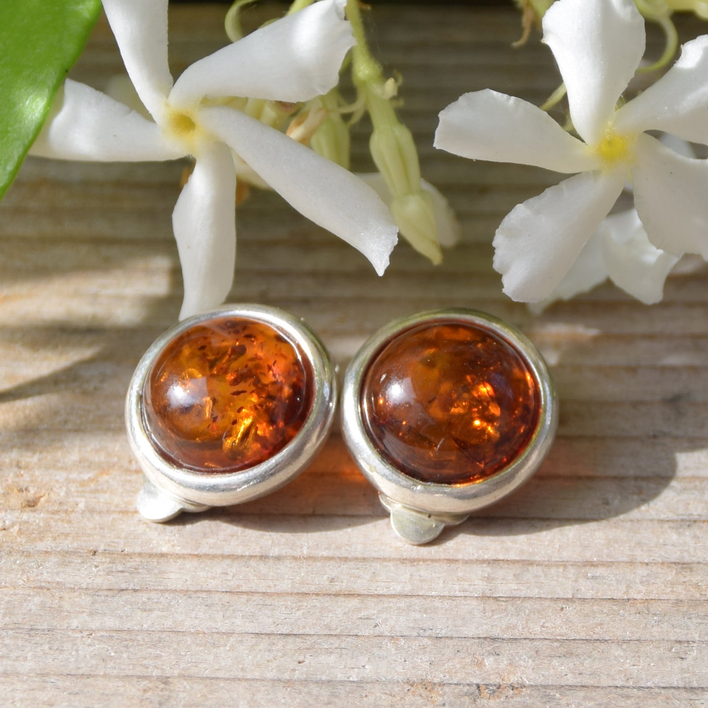 Round clip-on stud earrings with natural brown Amber in 925 Sterling Silver, MJ Baltica, BKK001