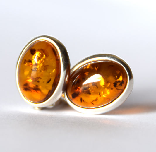 Ovali orecchini a clip con Ambra naturale color cognac e Argento 925, MJ Baltica, BKK005