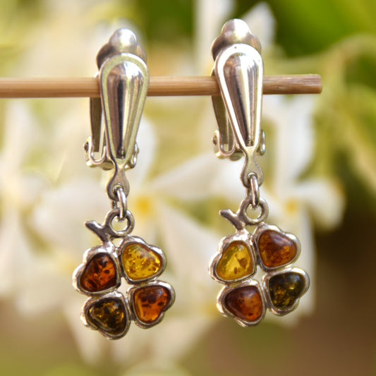 Dangling four-leaf clover earrings with natural Amber in various shades and 925 Silver, MJ Baltica, BKK008