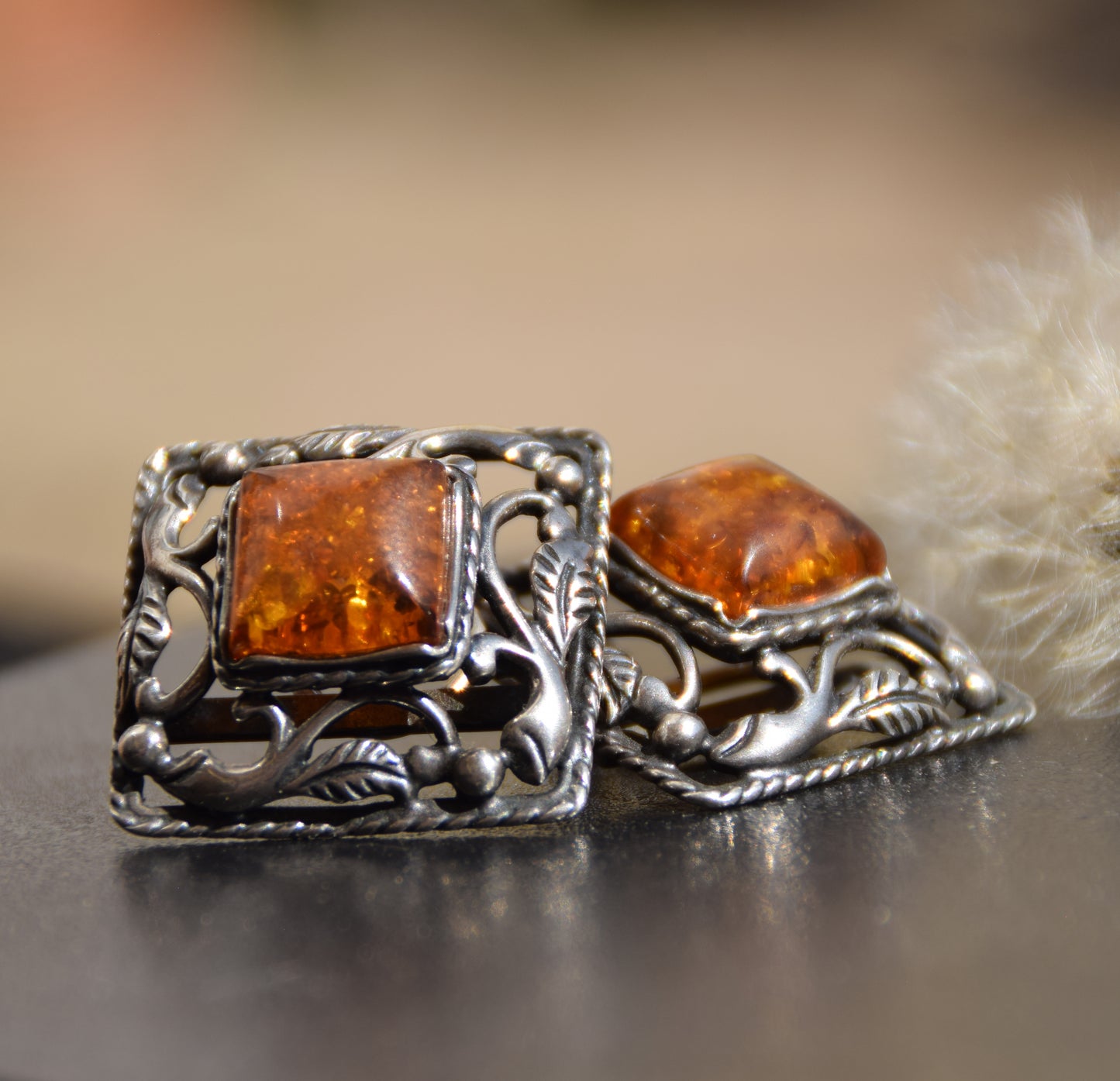 Orecchini a clip stile vintage con ambra cognac naturale e argento 925, MJ Baltica, BKK009