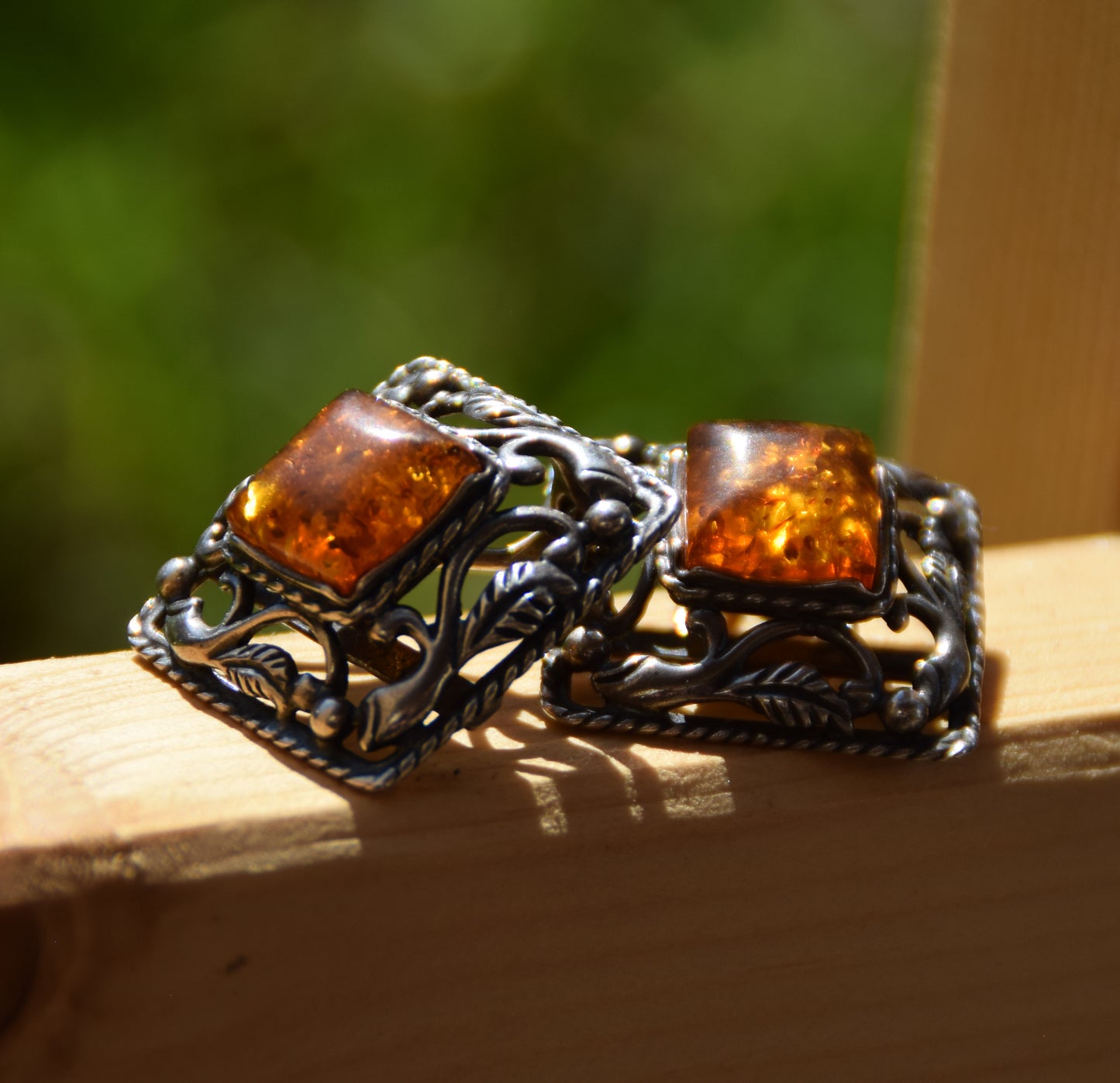 Orecchini a clip stile vintage con ambra cognac naturale e argento 925, MJ Baltica, BKK009