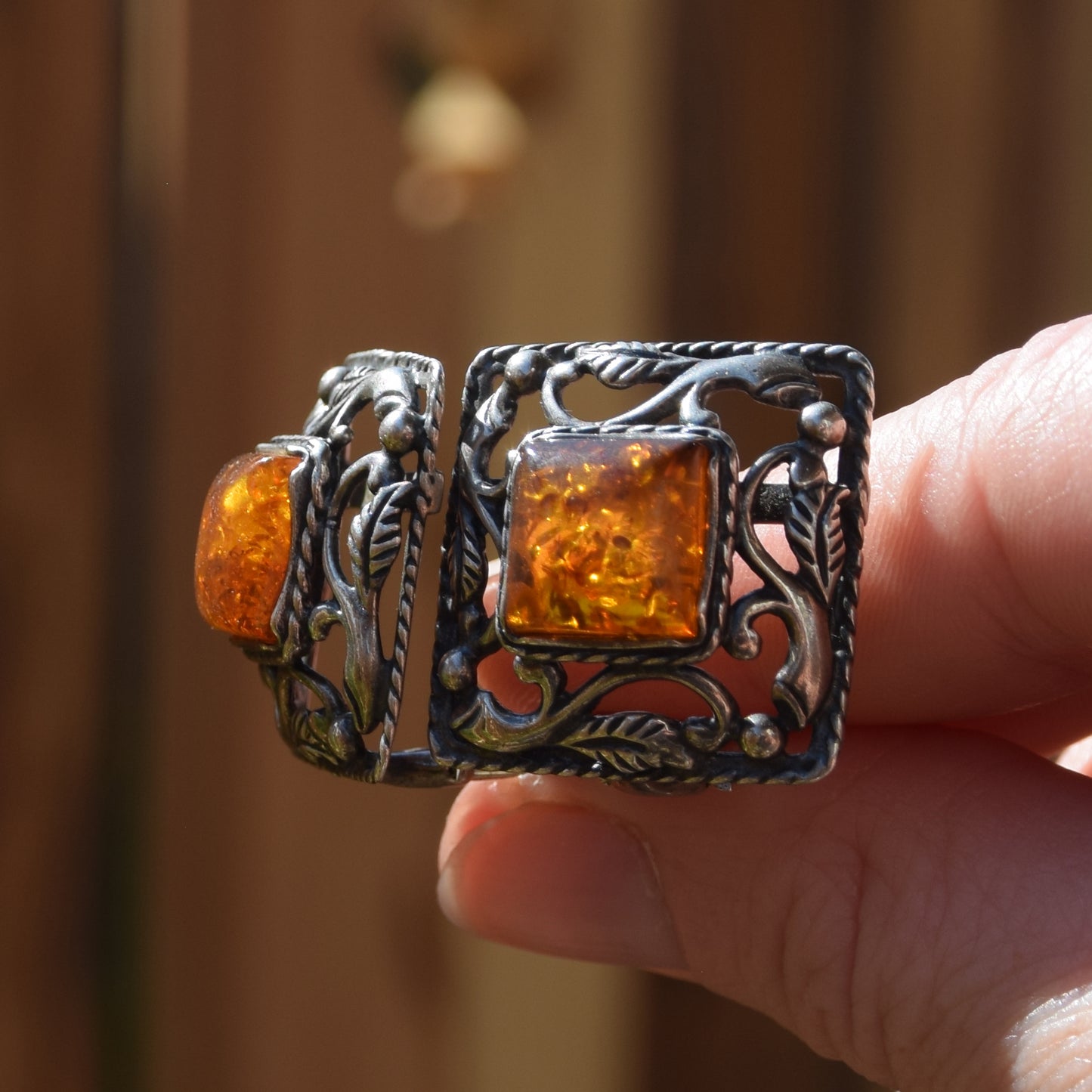 Orecchini a clip stile vintage con ambra cognac naturale e argento 925, MJ Baltica, BKK009