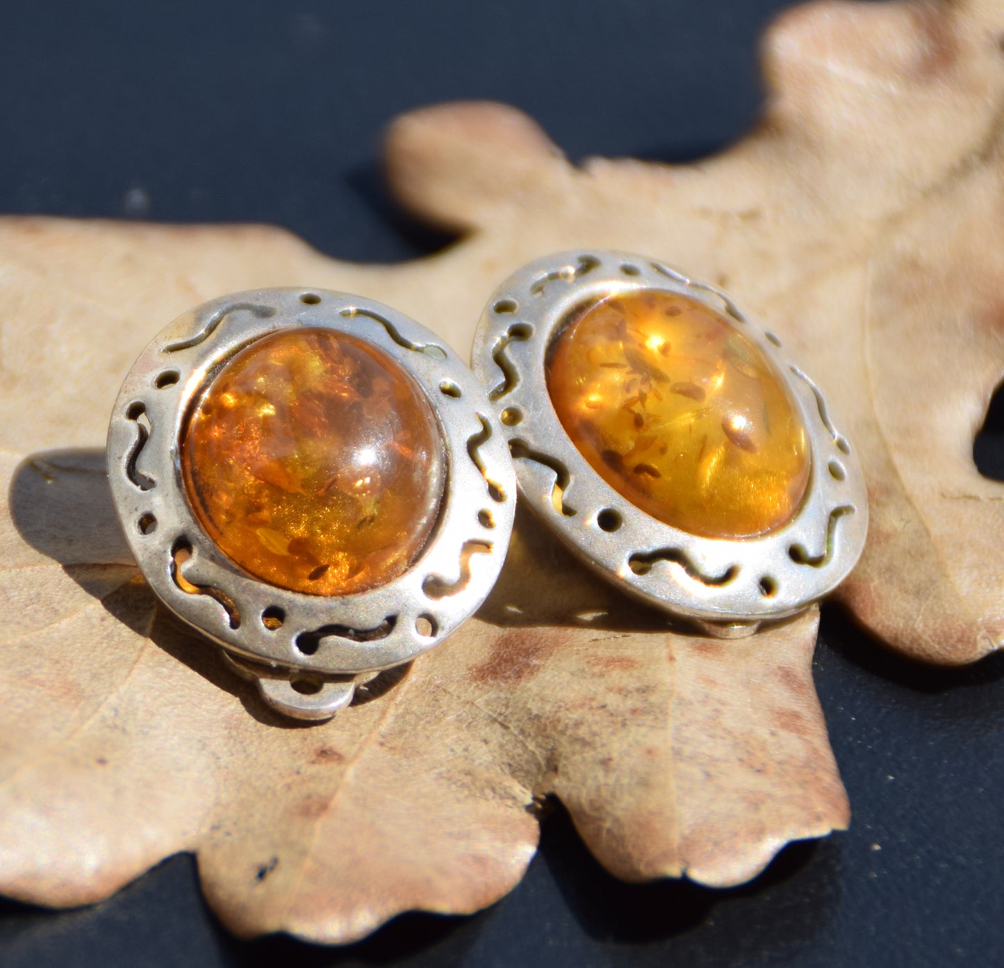 Orecchini a clip in stile vintage con Ambra cognac naturale e Argento 925, MJ Baltica, BKK014