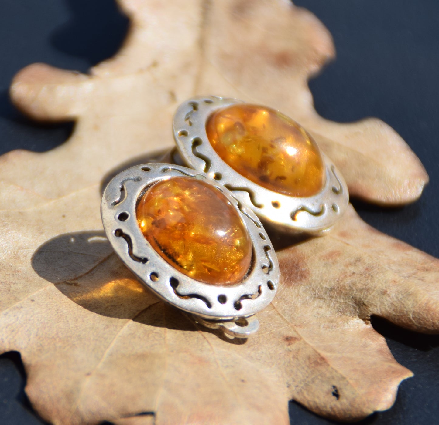 Orecchini a clip in stile vintage con Ambra cognac naturale e Argento 925, MJ Baltica, BKK014