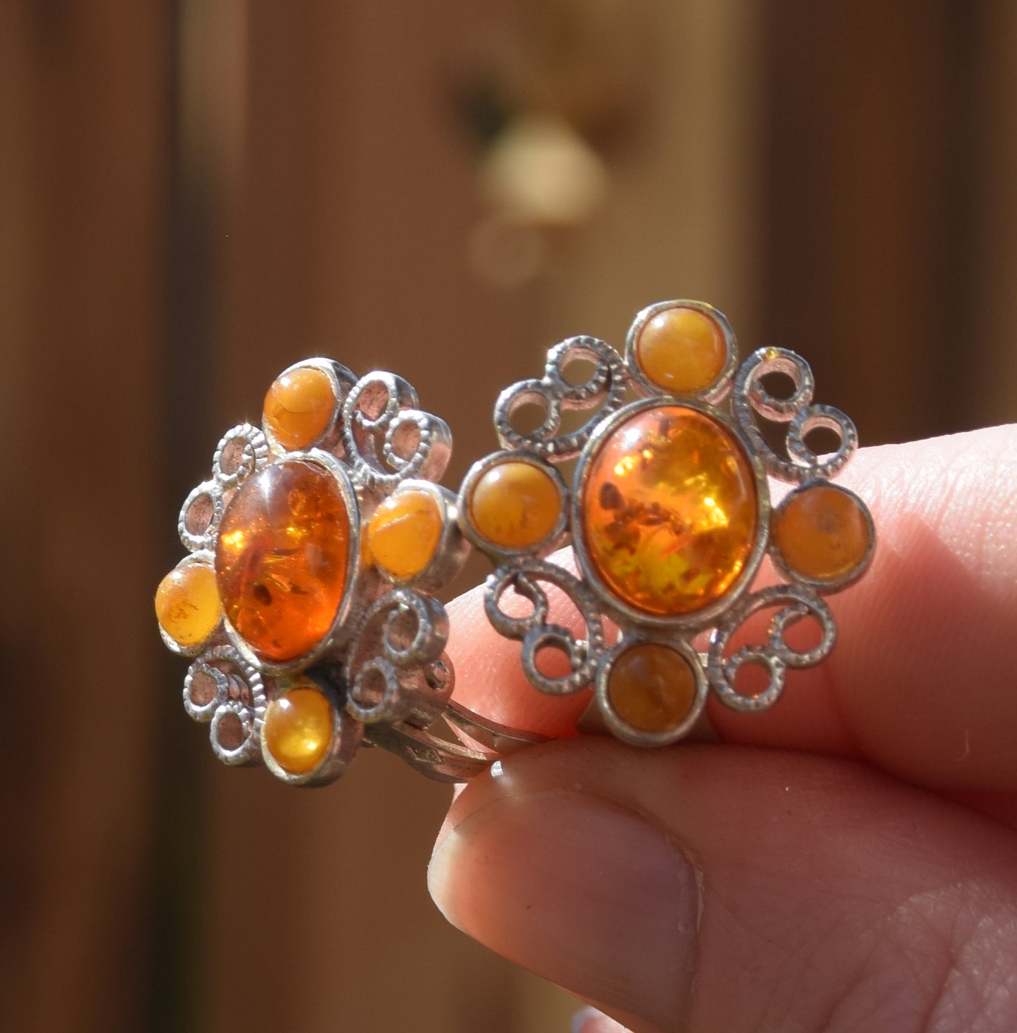 Orecchini a clip in stile vintage con Ambra cognac naturale e Argento 925, MJ Baltica, BKK017