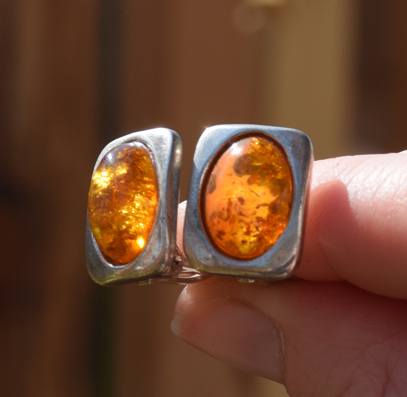 Ovali orecchini a clip con Ambra naturale color cognac e Argento 925, MJ Baltica, BKK019