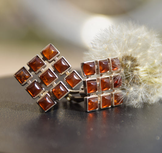Orecchini a clip geometrici con Ambra cognac naturale e Argento 925, MJ Baltica, BKK020