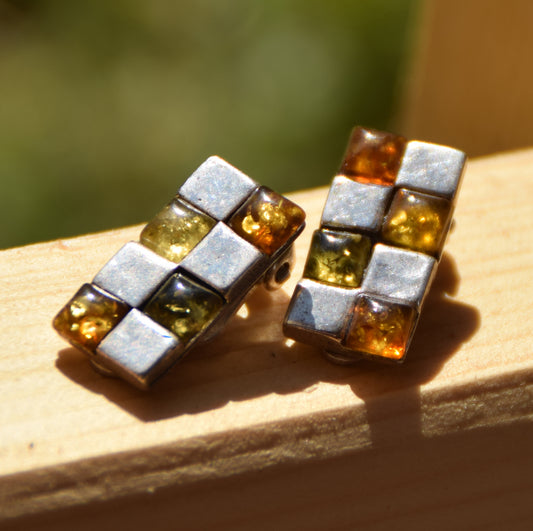 Orecchini a clip geometrici con Ambra mista naturale e Argento 925, MJ Baltica, BKK021