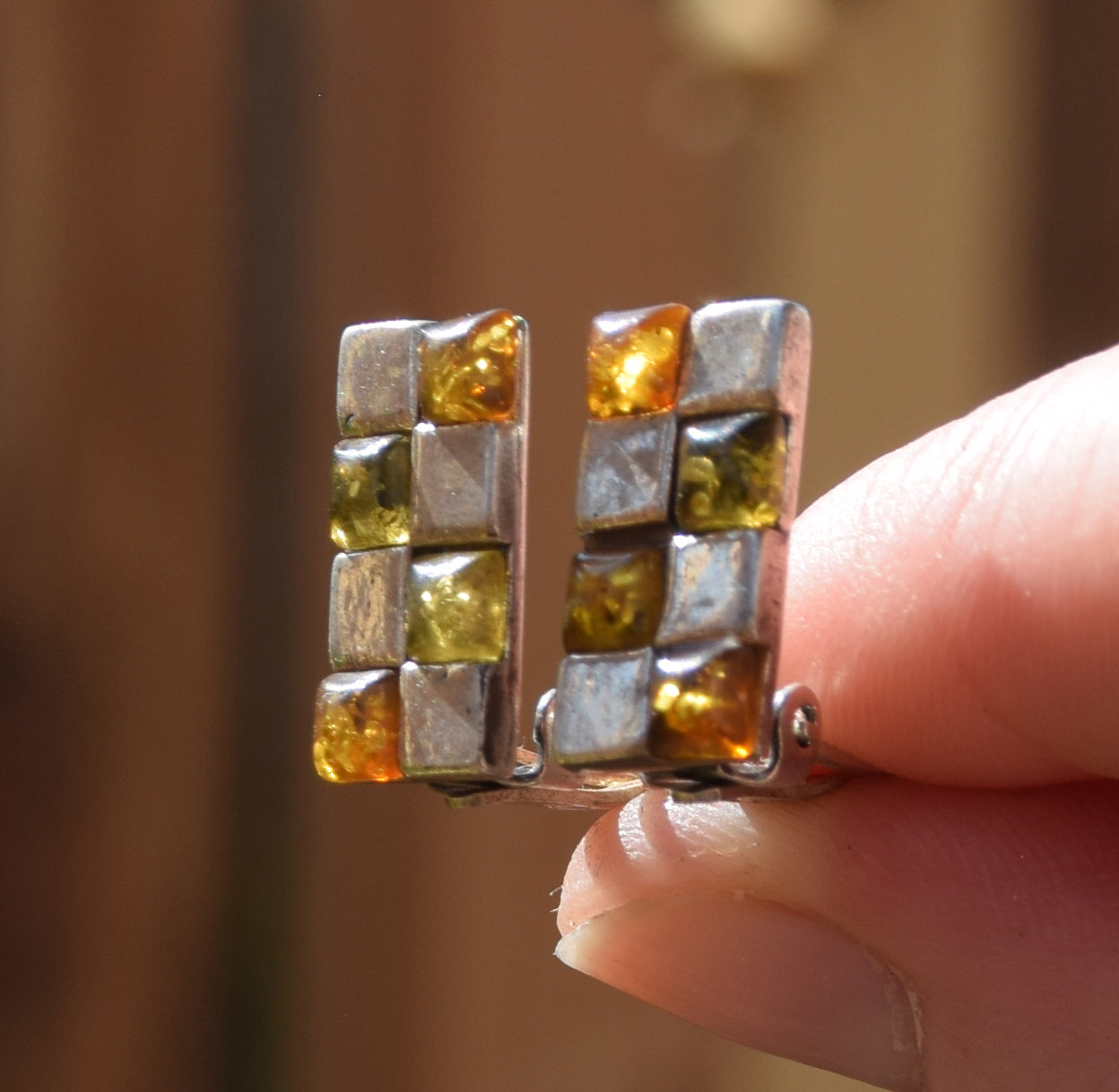 Orecchini a clip geometrici con Ambra mista naturale e Argento 925, MJ Baltica, BKK021