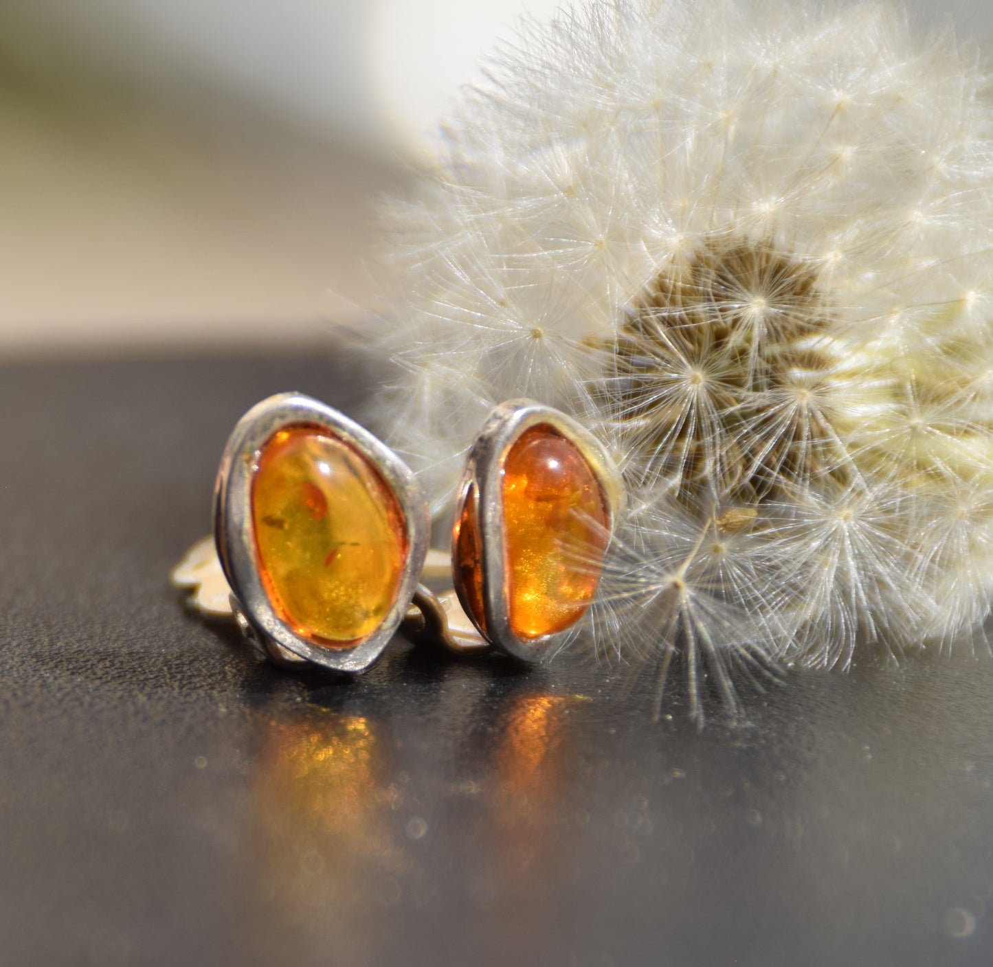 Ovali orecchini a clip con Ambra naturale color oro e Argento 925, MJ Baltica, BKK022