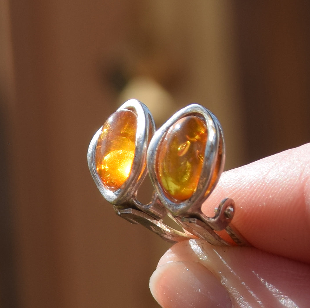 Ovali orecchini a clip con Ambra naturale color oro e Argento 925, MJ Baltica, BKK022