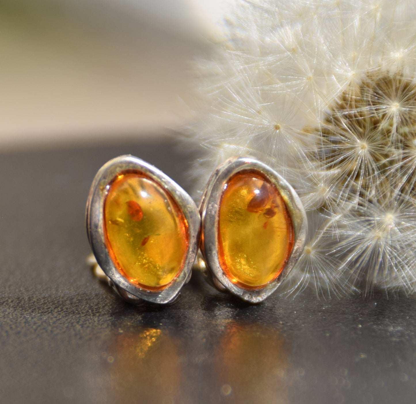 Ovali orecchini a clip con Ambra naturale color oro e Argento 925, MJ Baltica, BKK022