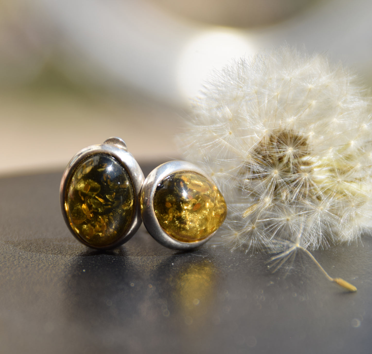 Ovali orecchini a clip con Ambra naturale color verde e Argento 925, MJ Baltica, BKK026