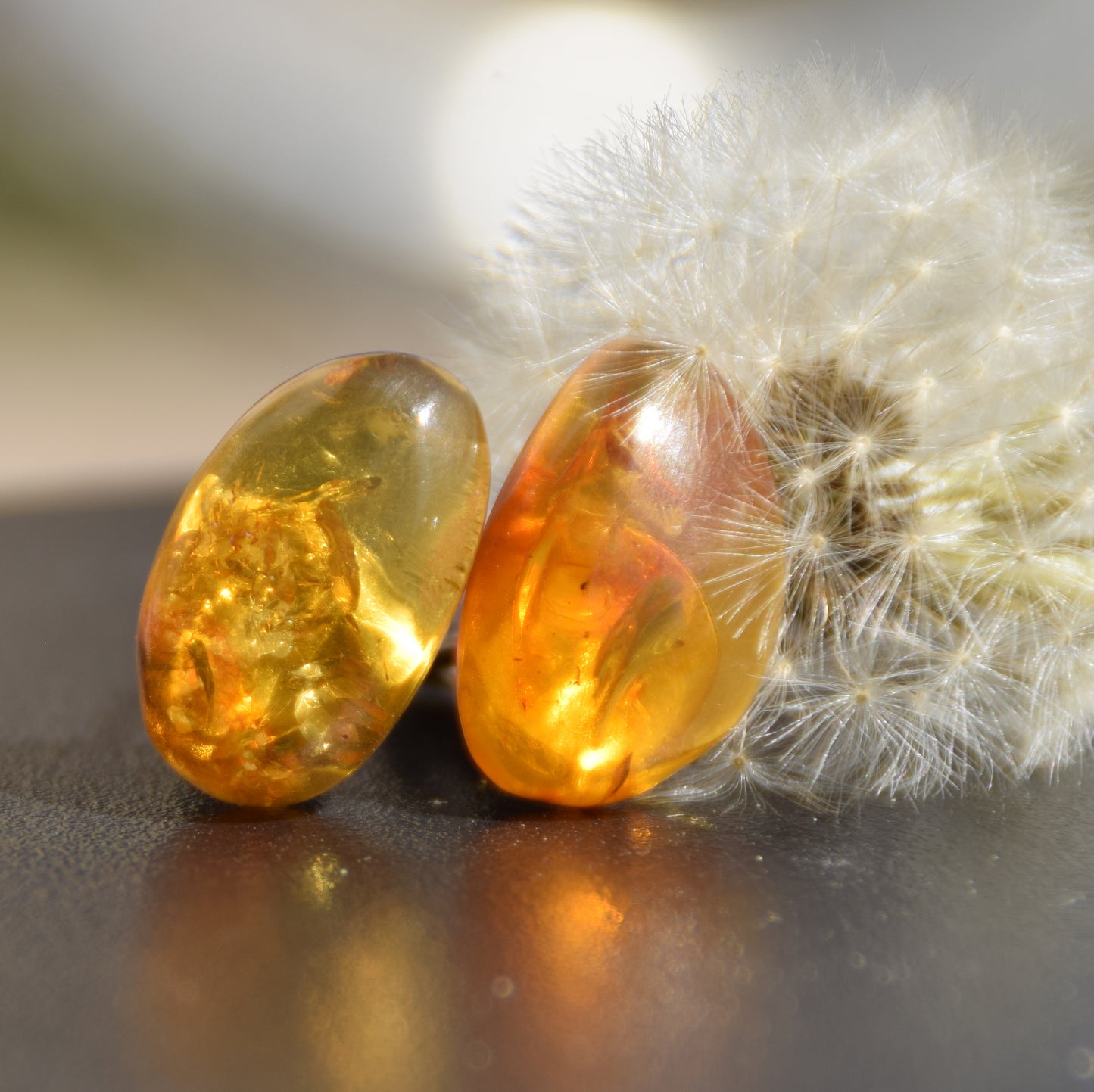 Orecchini a clip con Ambra naturale color oro grezza e Argento 925, MJ Baltica, BKK027