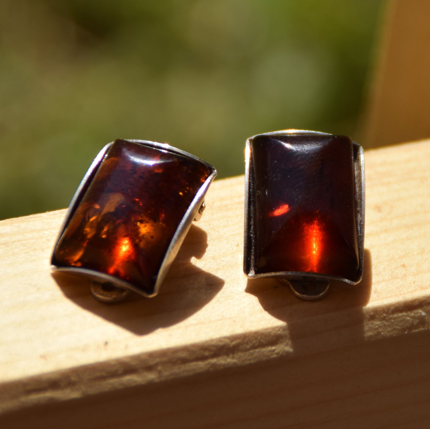 Orecchini a clip rettangolari con Ambra marrone naturale e Argento 925, MJ Baltica, BKK028