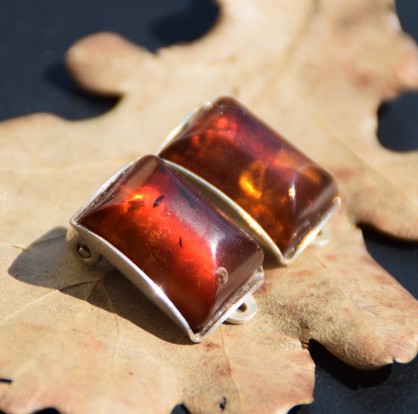 Orecchini a clip rettangolari con Ambra marrone naturale e Argento 925, MJ Baltica, BKK028