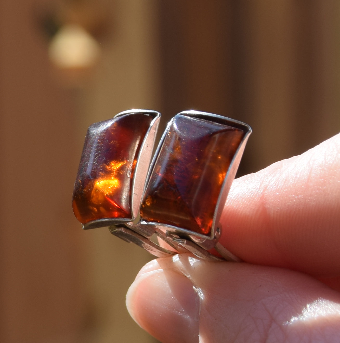 Orecchini a clip rettangolari con Ambra marrone naturale e Argento 925, MJ Baltica, BKK028