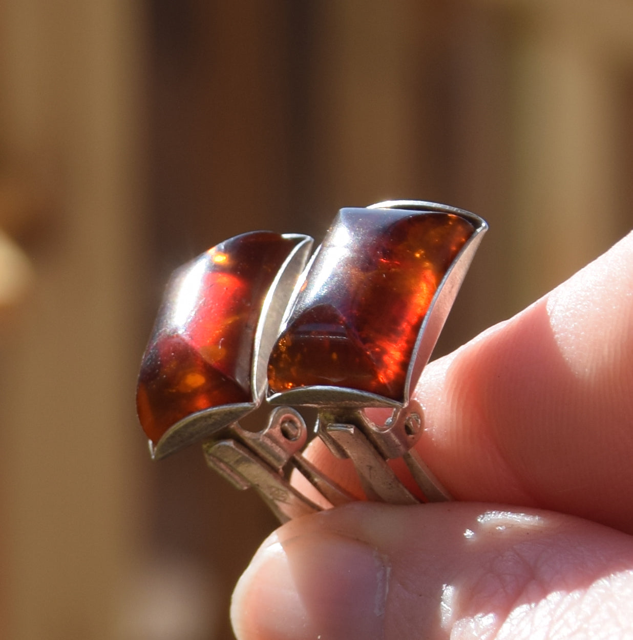 Orecchini a clip rettangolari con Ambra marrone naturale e Argento 925, MJ Baltica, BKK028