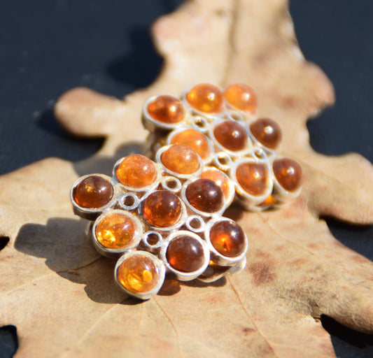 Orecchini a clip geometrici con Ambra cognac naturale e Argento 925, MJ Baltica, BKK029