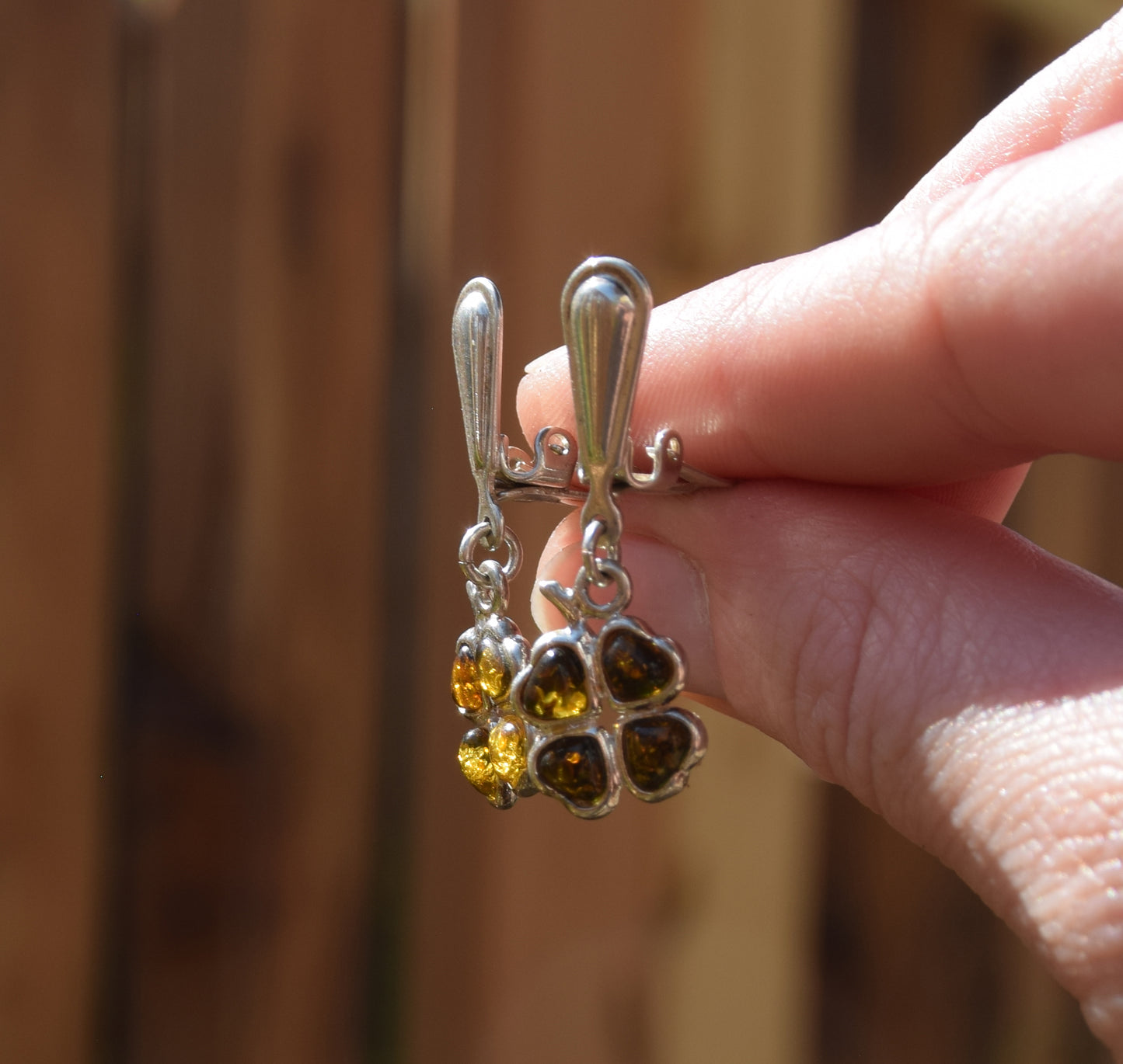 Orecchini pendenti con i quadrifogli con Ambra naturale di color verde e Argento 925,  MJ Baltica, BKK031