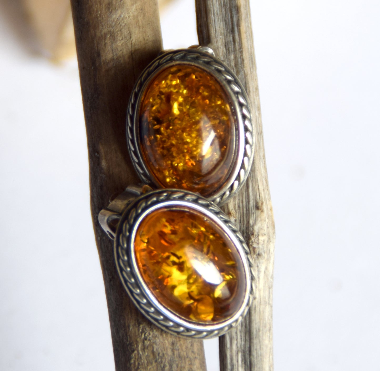 Orecchini a clip in stile vintage con Ambra cognac naturale e Argento 925, MJ Baltica, BKK032