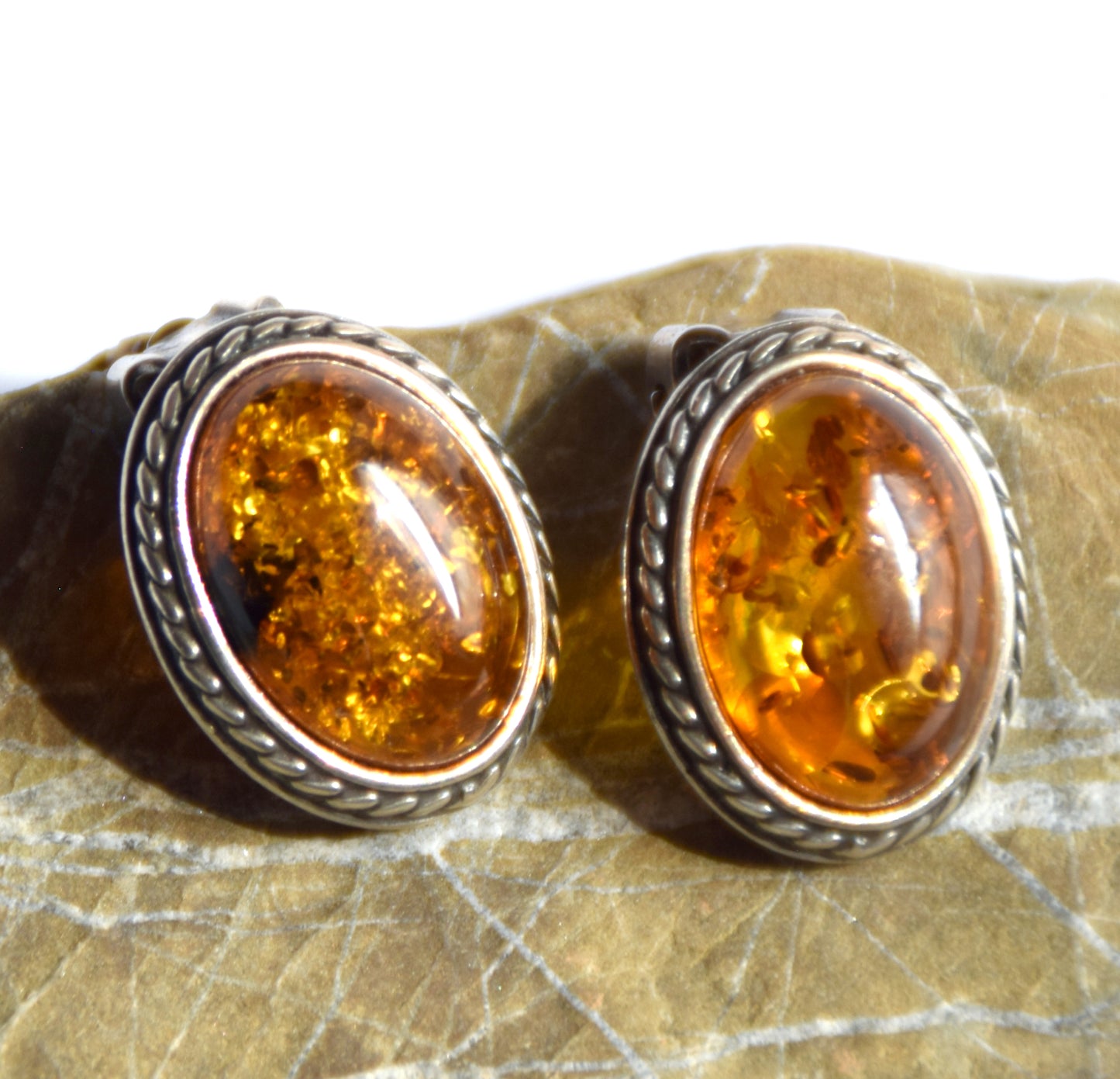 Orecchini a clip in stile vintage con Ambra cognac naturale e Argento 925, MJ Baltica, BKK032