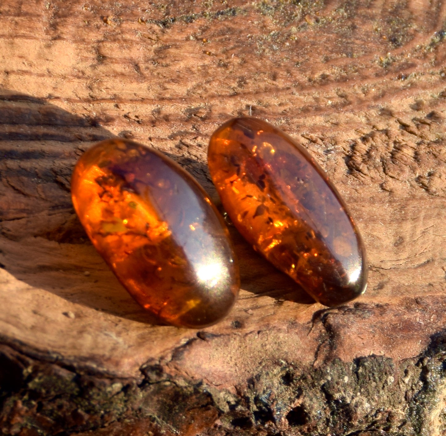 Orecchini a clip con Ambra naturale color marrone grezza e Argento 925, MJ Baltica, BKK033