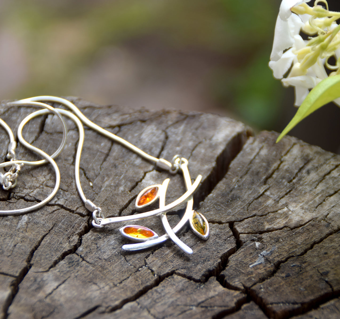 Elegant choker necklace made of natural Amber in various shades and 925 Silver, MJ Baltica, BKo027