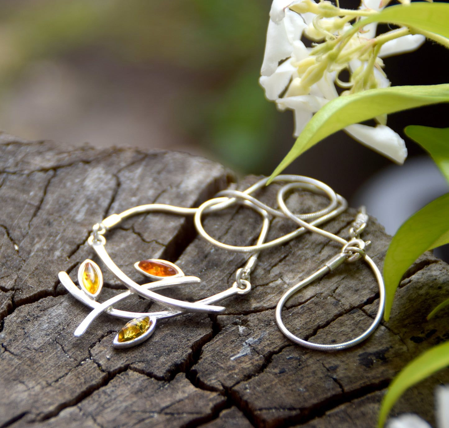 Elegant choker necklace made of natural Amber in various shades and 925 Silver, MJ Baltica, BKo027