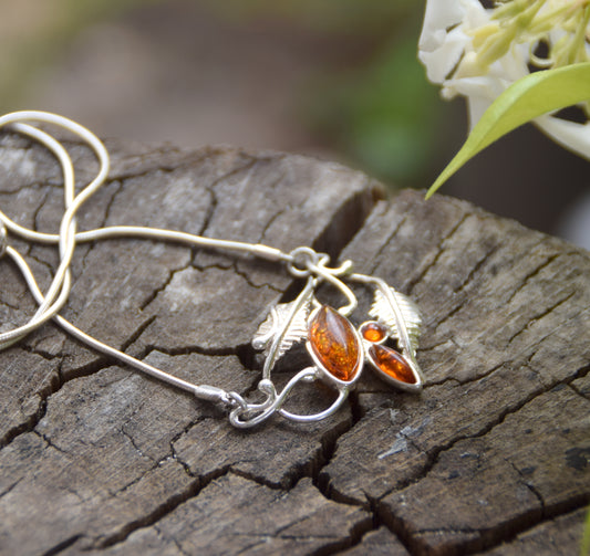 Elegant vintage-style choker necklace crafted with natural cognac amber and 925 Silver, MJ Baltica, BKo030