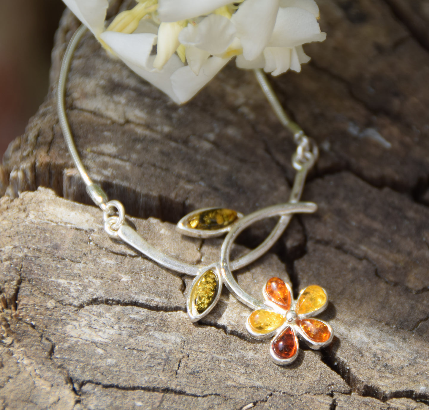 Collana floreale a girocollo Ambra naturale di varie tonalità e Argento 925, MJ Baltica, BKo040