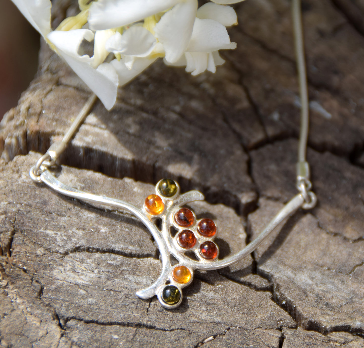 Delicate choker necklace made with natural Amber in various shades and 925 Silver, MJ Baltica, BKo041