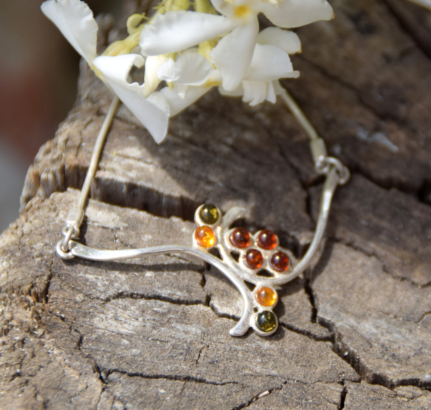 Delicate choker necklace made with natural Amber in various shades and 925 Silver, MJ Baltica, BKo041