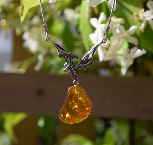 Elegant vintage-style choker necklace crafted with natural cognac-colored Amber and 925 Sterling Silver, MJ Baltica, BKo046