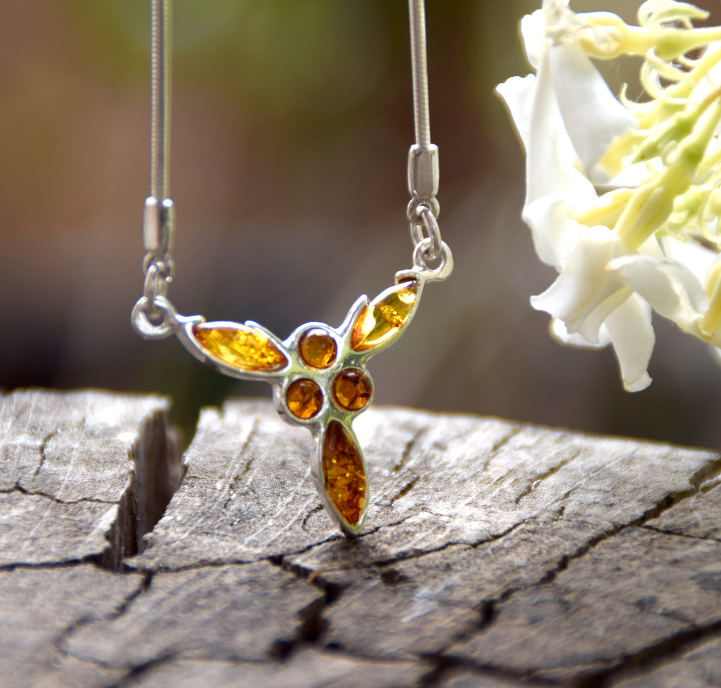 Collana a girocollo a punto luce creata con Ambra naturale color cognac e Argento 925, MJ Baltica, BKo048