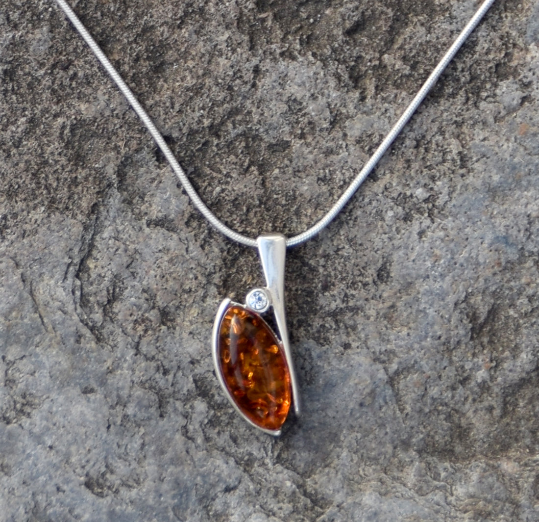 MJ Baltica, necklace, choker, natural Baltic amber, 925 silver, elegant, luminous, zirconia, feminine, BKo051