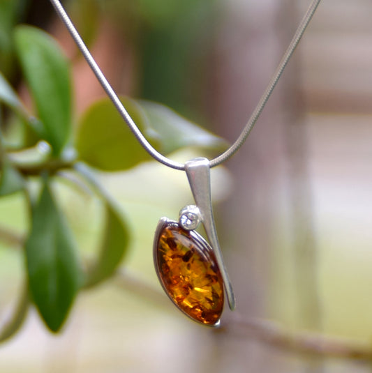 MJ Baltica, necklace, choker, natural Baltic amber, 925 silver, elegant, luminous, zirconia, feminine, BKo051