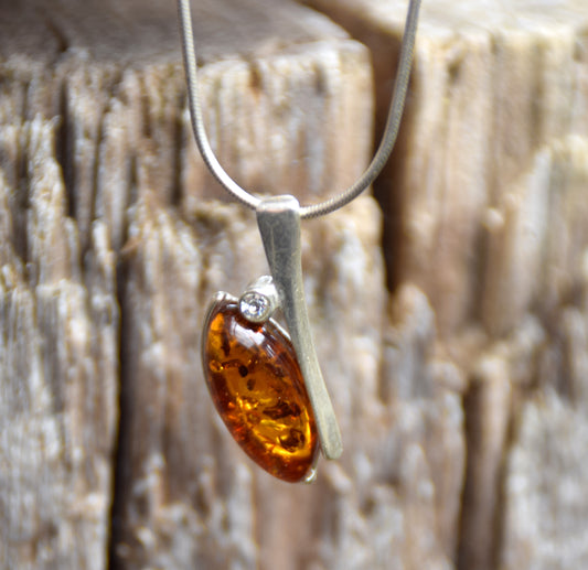 Delicate choker necklace made of natural cognac-colored Amber and 925 Sterling Silver, MJ Baltica, BKo051