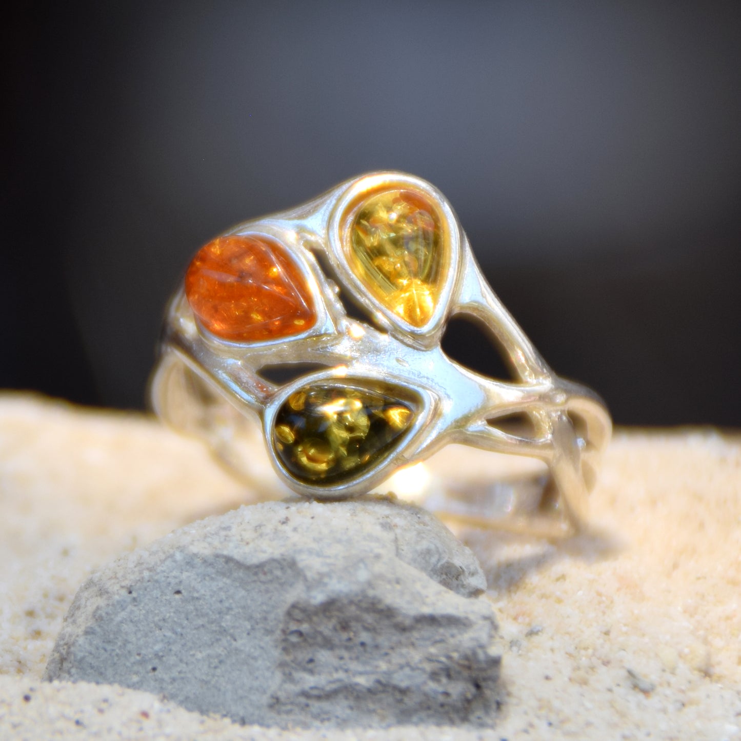 Bright floral-style ring with natural amber in various shades and 925 Silver, MJ Baltica, BP012