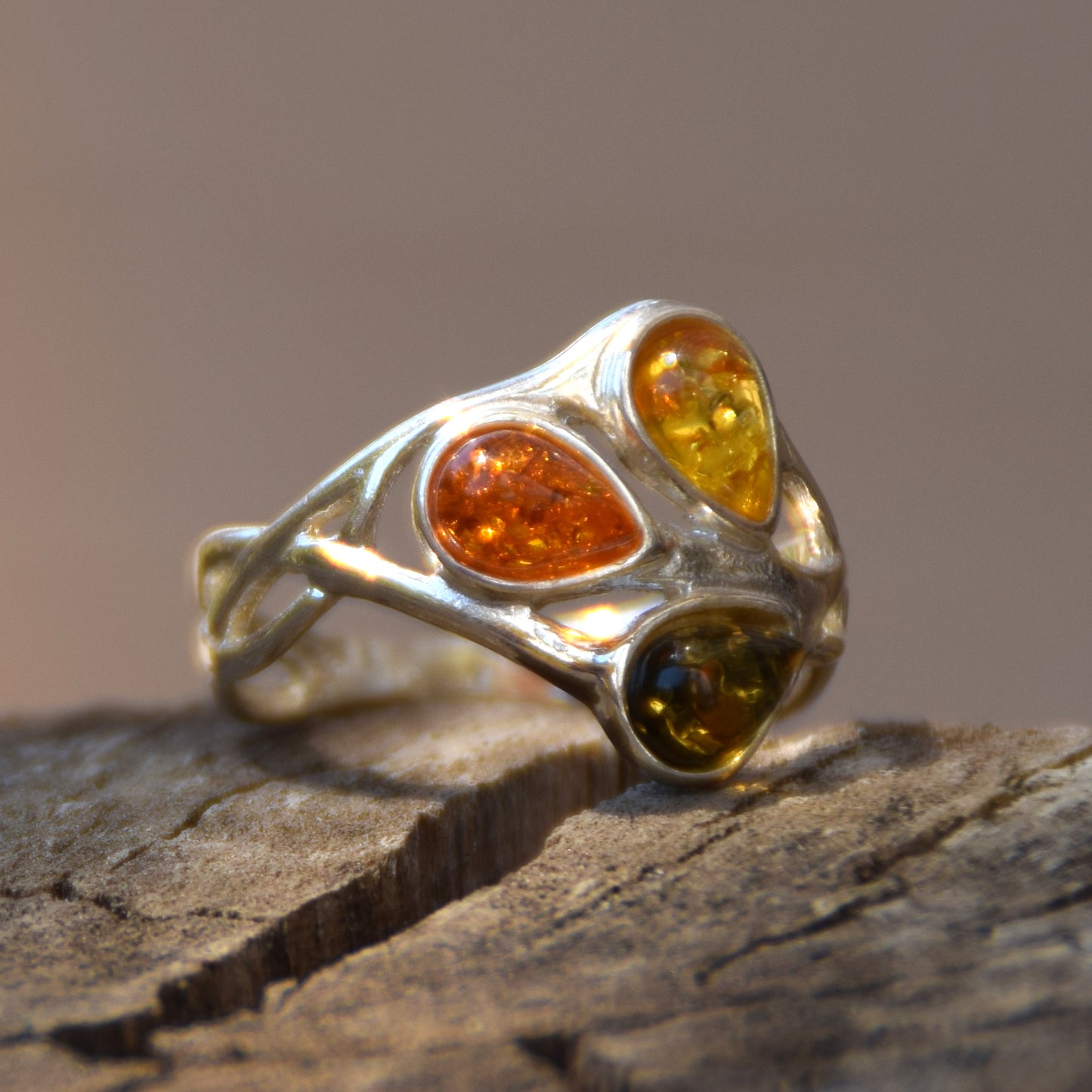 Bright floral-style ring with natural amber in various shades and 925 Silver, MJ Baltica, BP012