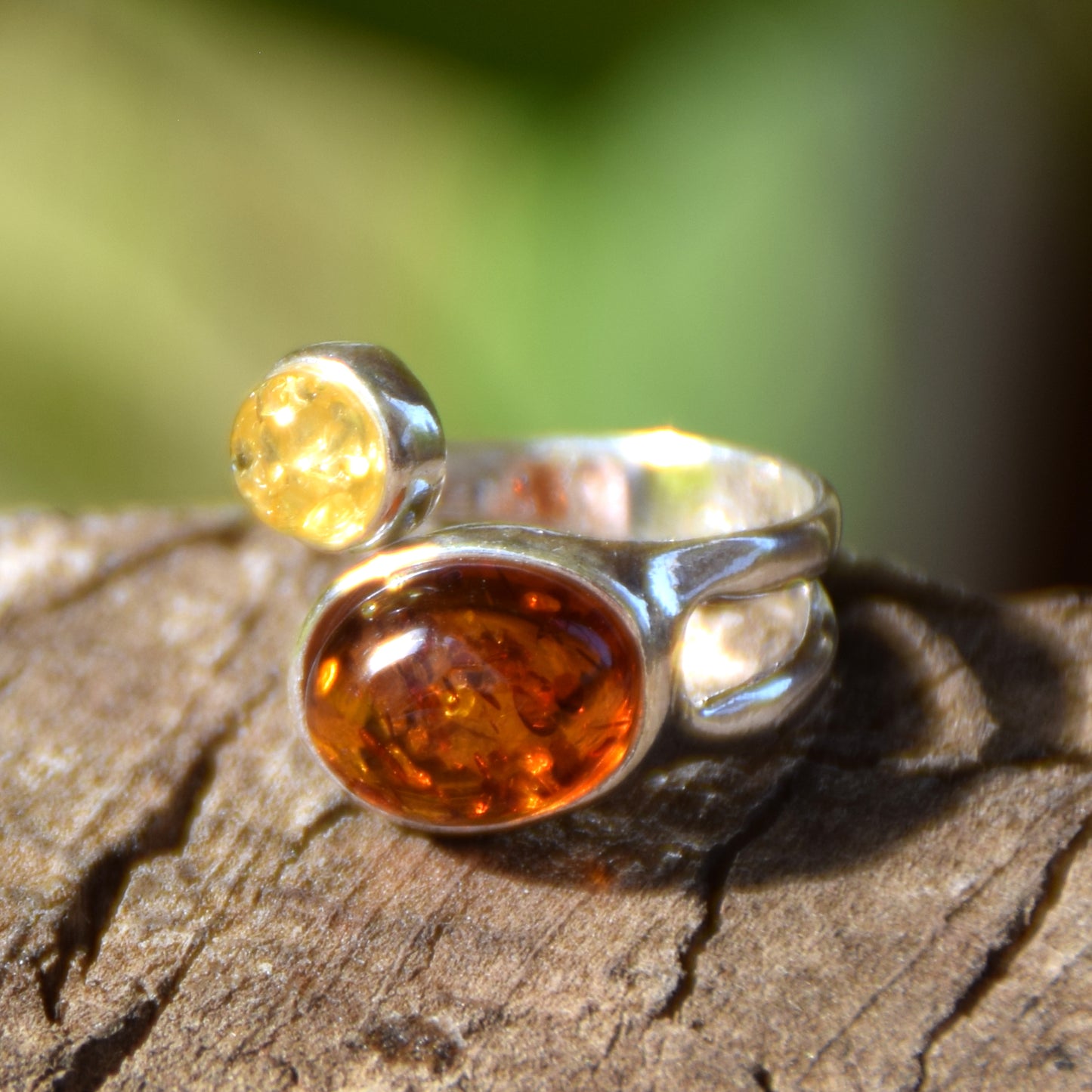 Elegant adjustable ring made of natural Amber in various shades and 925 Silver, MJ Baltica, BP015