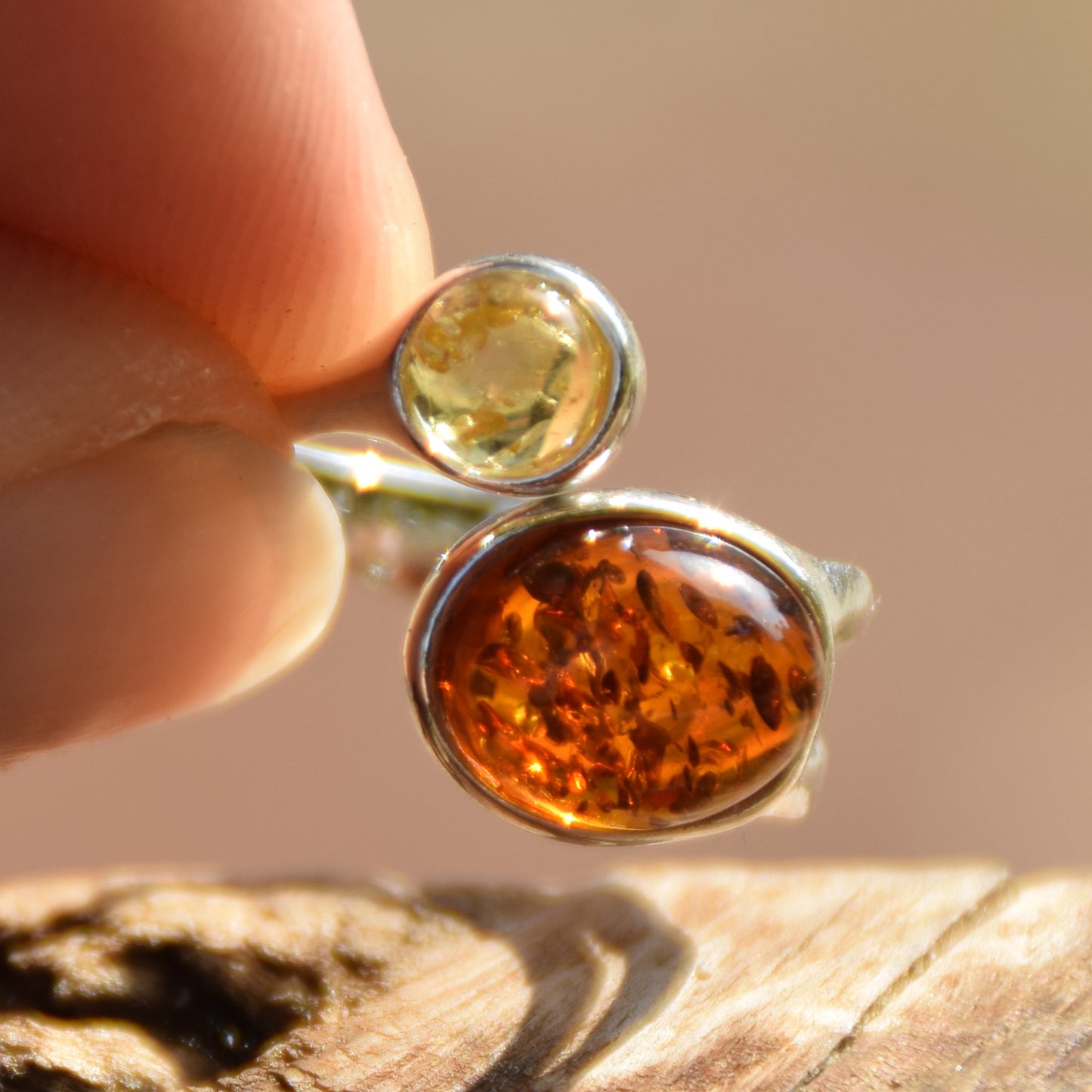 Elegant adjustable ring made of natural Amber in various shades and 925 Silver, MJ Baltica, BP015