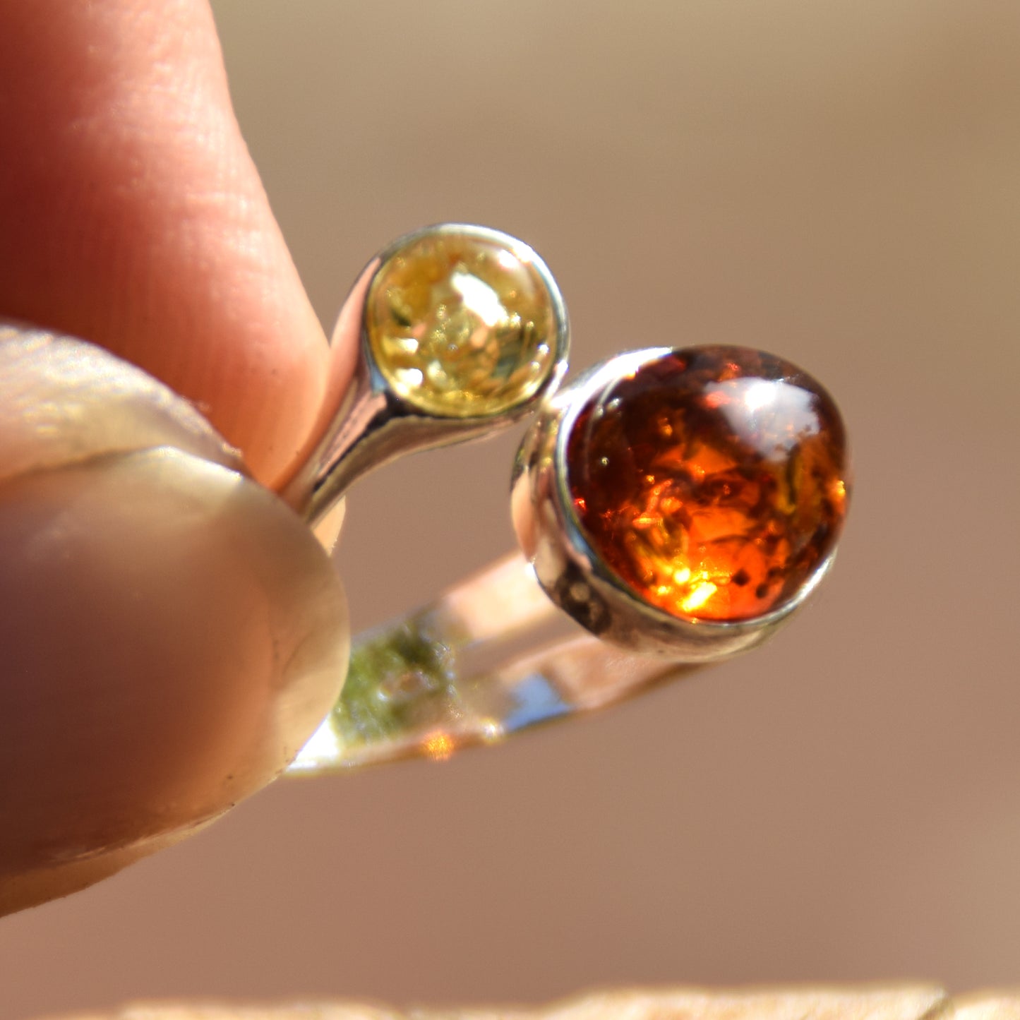 Elegant adjustable ring made of natural Amber in various shades and 925 Silver, MJ Baltica, BP015